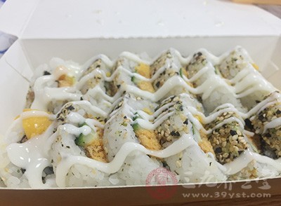 美团外卖的送餐员表示,在美团送餐机制驱动下,使得送餐员送餐时不得不赶时间 美团外卖的送餐员表示,在美团送餐机制驱动下,使得送餐员送餐时不得不赶时间